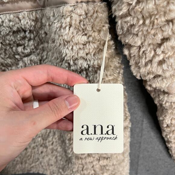 a.n.a Women's Winter Outerwear Coat Faux Shearling Midweight Coat Size M - Picture 9 of 15